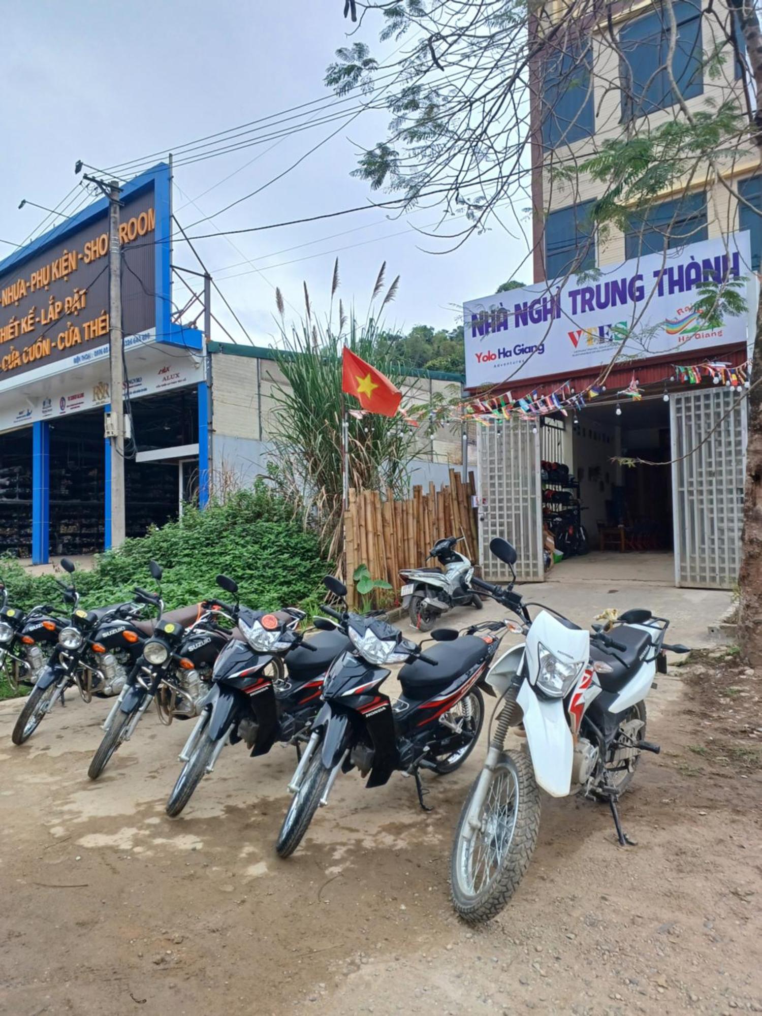 Hotel Yolo Ha Giang Adventures, Motorbike And Loop Tours Esterno foto
