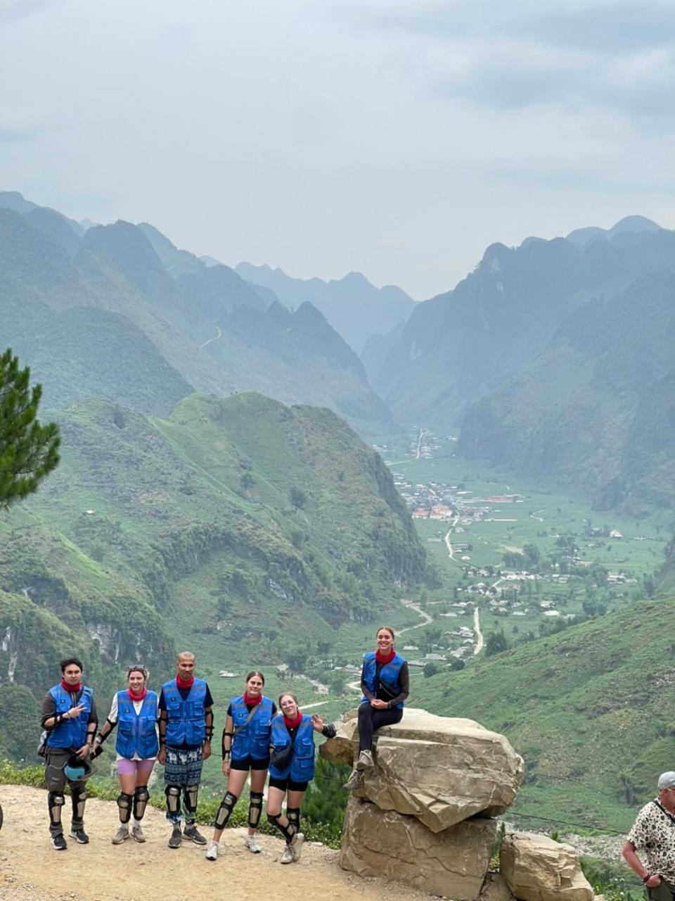 Hotel Yolo Ha Giang Adventures, Motorbike And Loop Tours Esterno foto