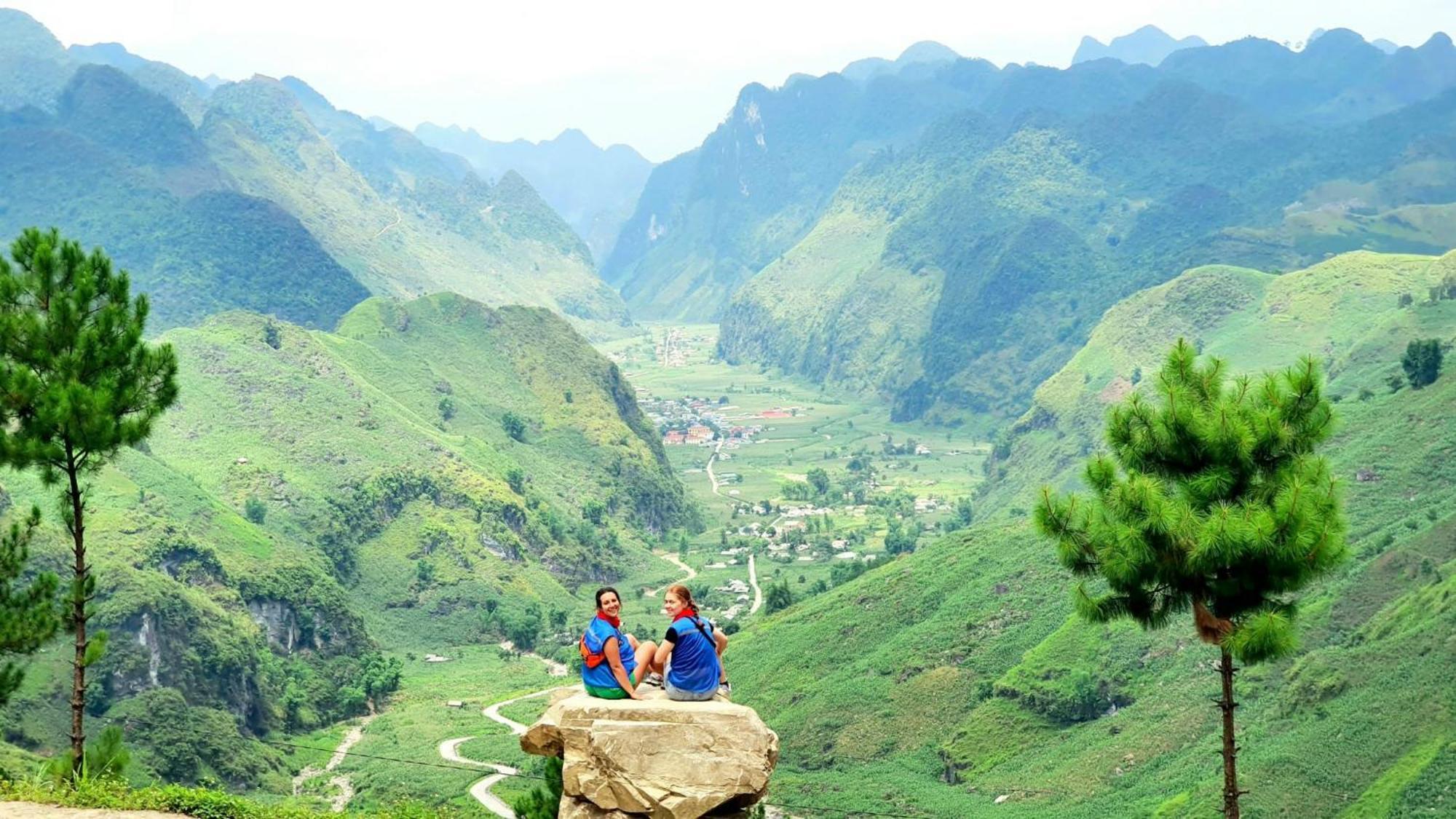 Hotel Yolo Ha Giang Adventures, Motorbike And Loop Tours Esterno foto