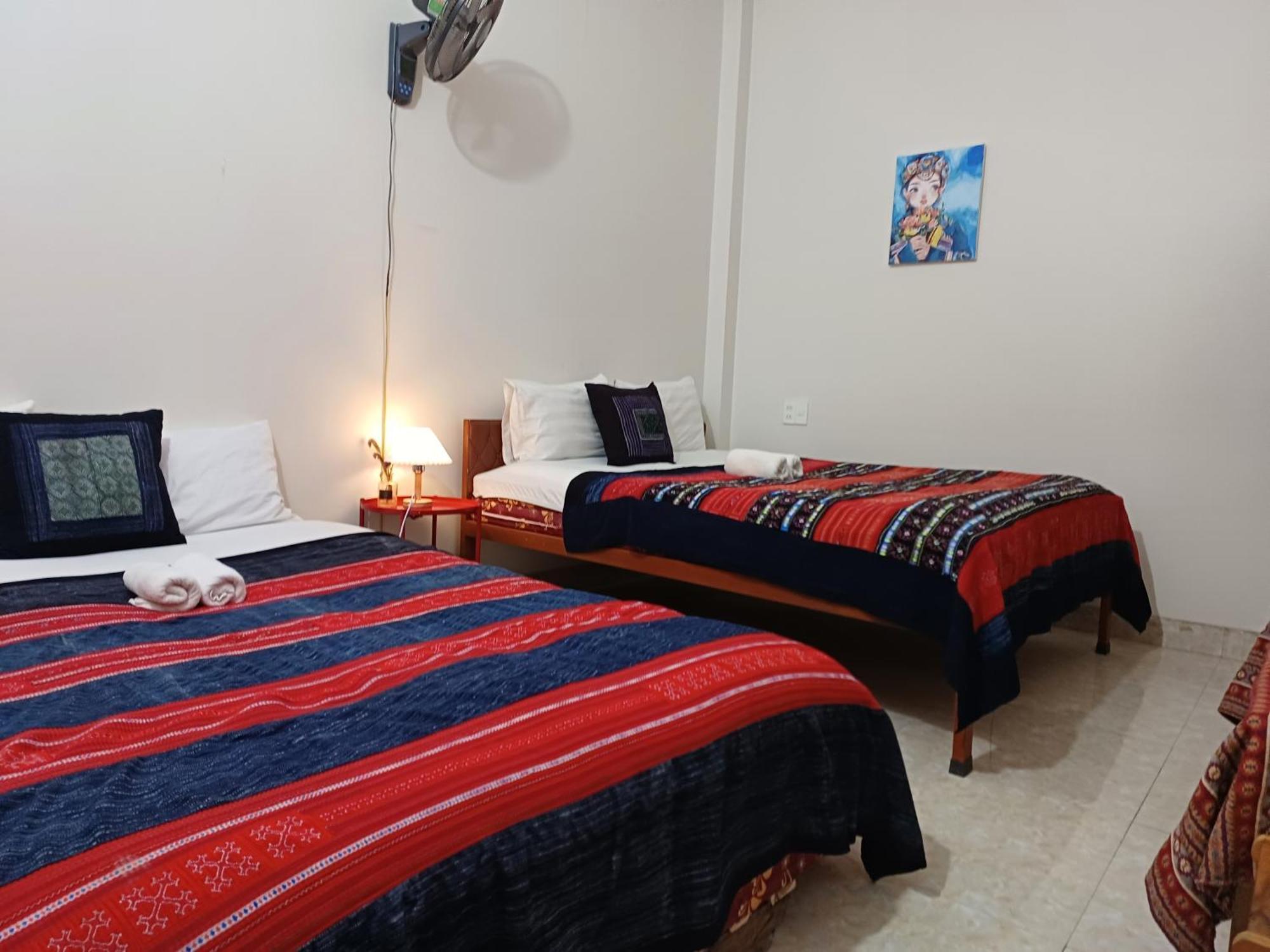 Hotel Yolo Ha Giang Adventures, Motorbike And Loop Tours Esterno foto