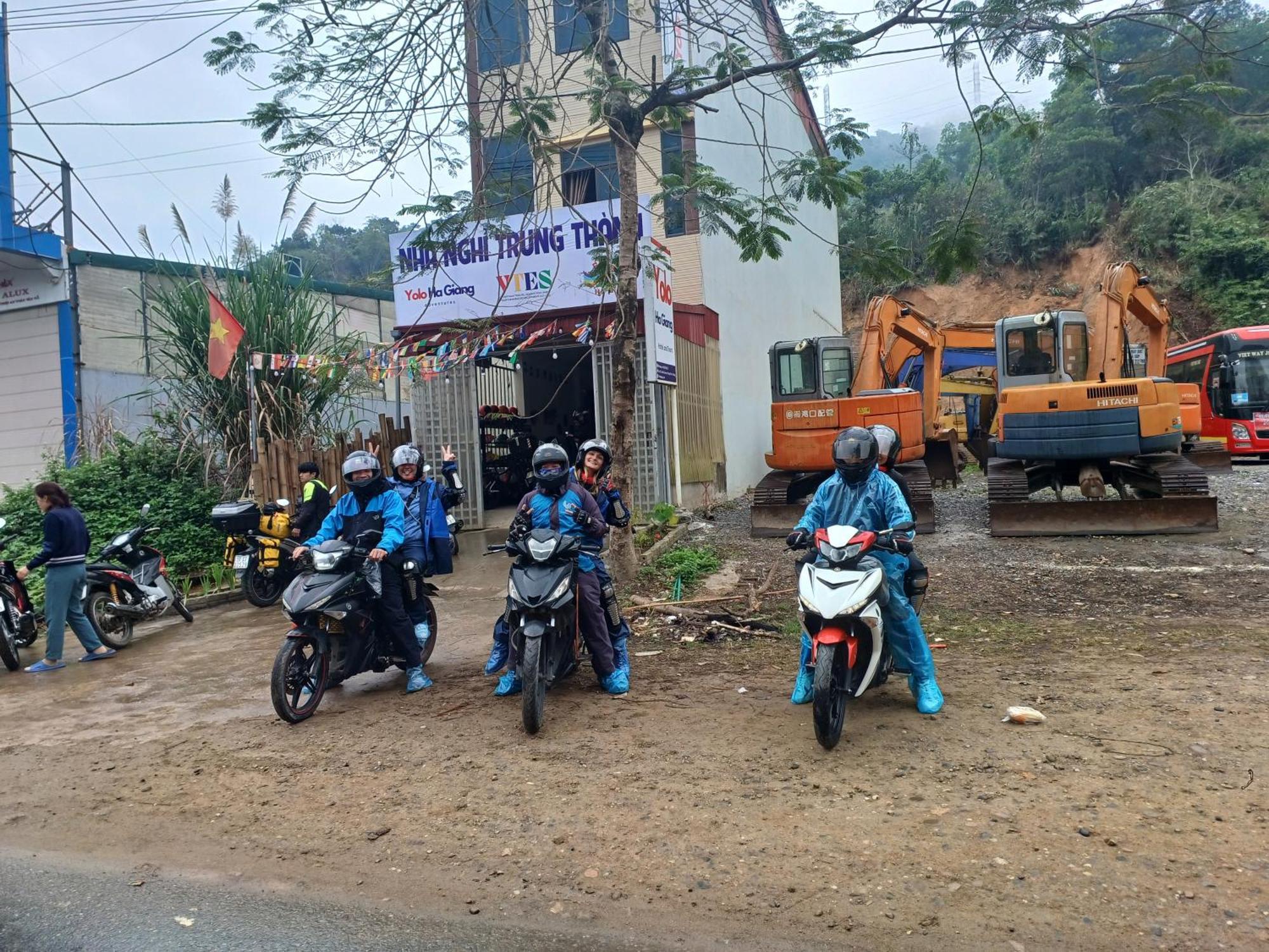 Hotel Yolo Ha Giang Adventures, Motorbike And Loop Tours Esterno foto