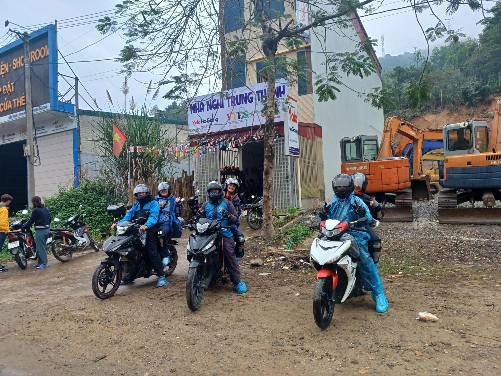 Hotel Yolo Ha Giang Adventures, Motorbike And Loop Tours Esterno foto