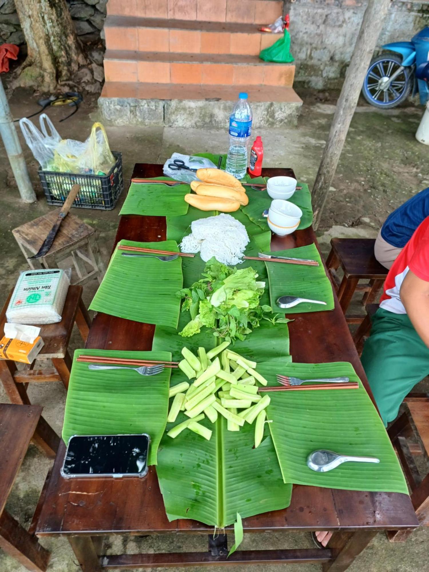 Hotel Yolo Ha Giang Adventures, Motorbike And Loop Tours Esterno foto