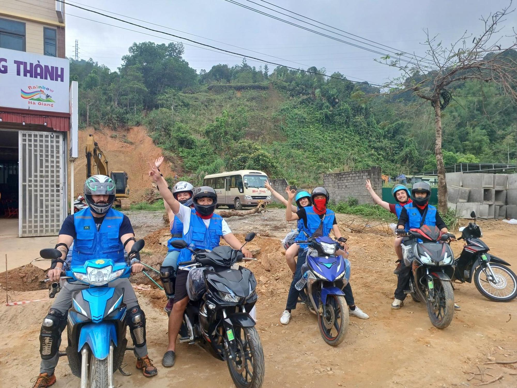 Hotel Yolo Ha Giang Adventures, Motorbike And Loop Tours Esterno foto
