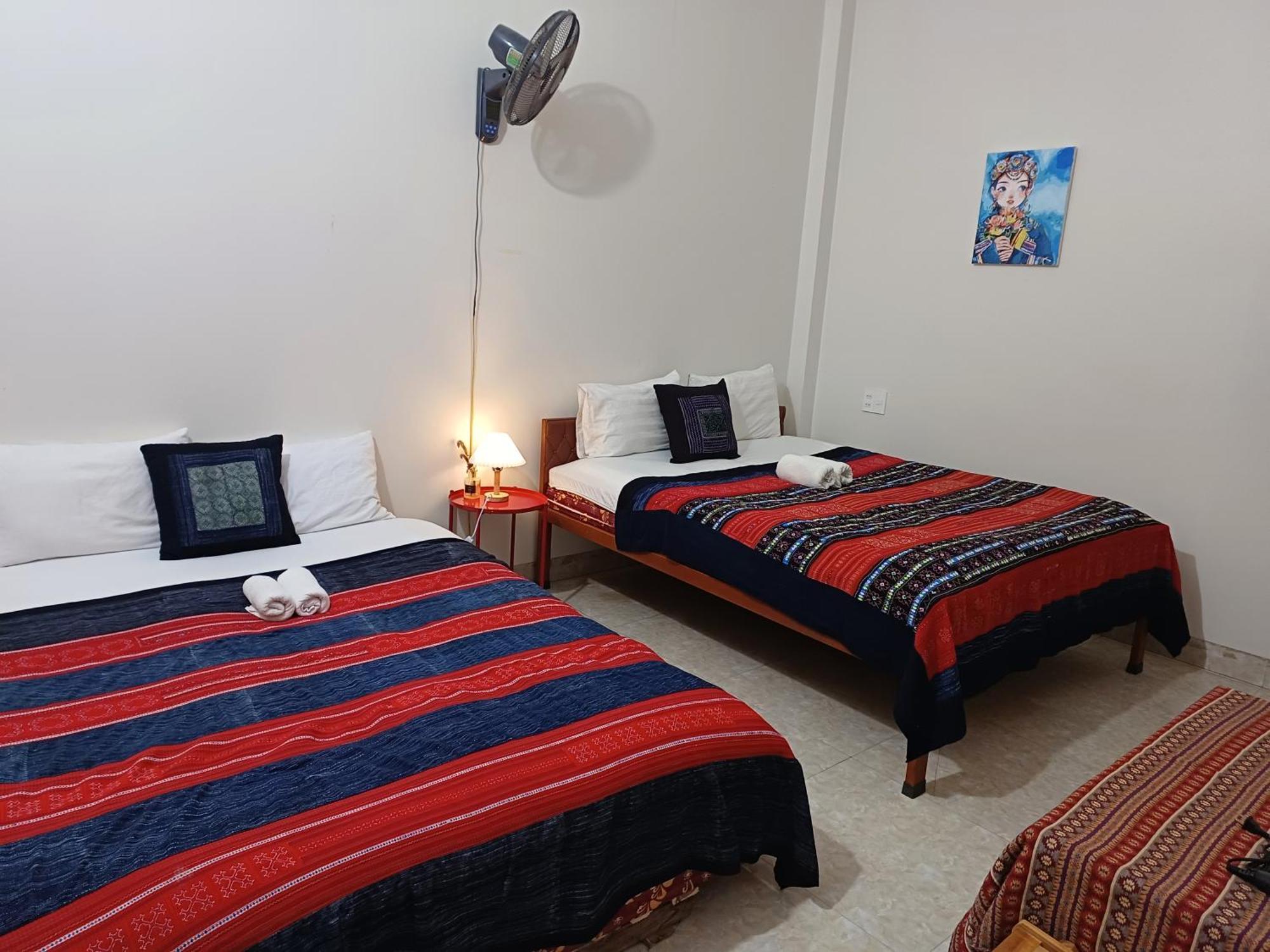 Hotel Yolo Ha Giang Adventures, Motorbike And Loop Tours Esterno foto