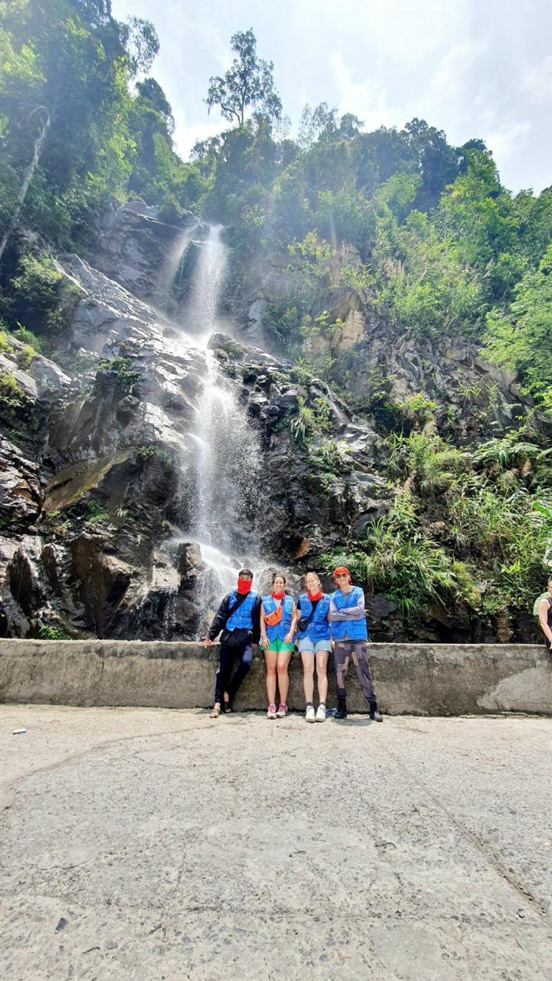 Hotel Yolo Ha Giang Adventures, Motorbike And Loop Tours Esterno foto