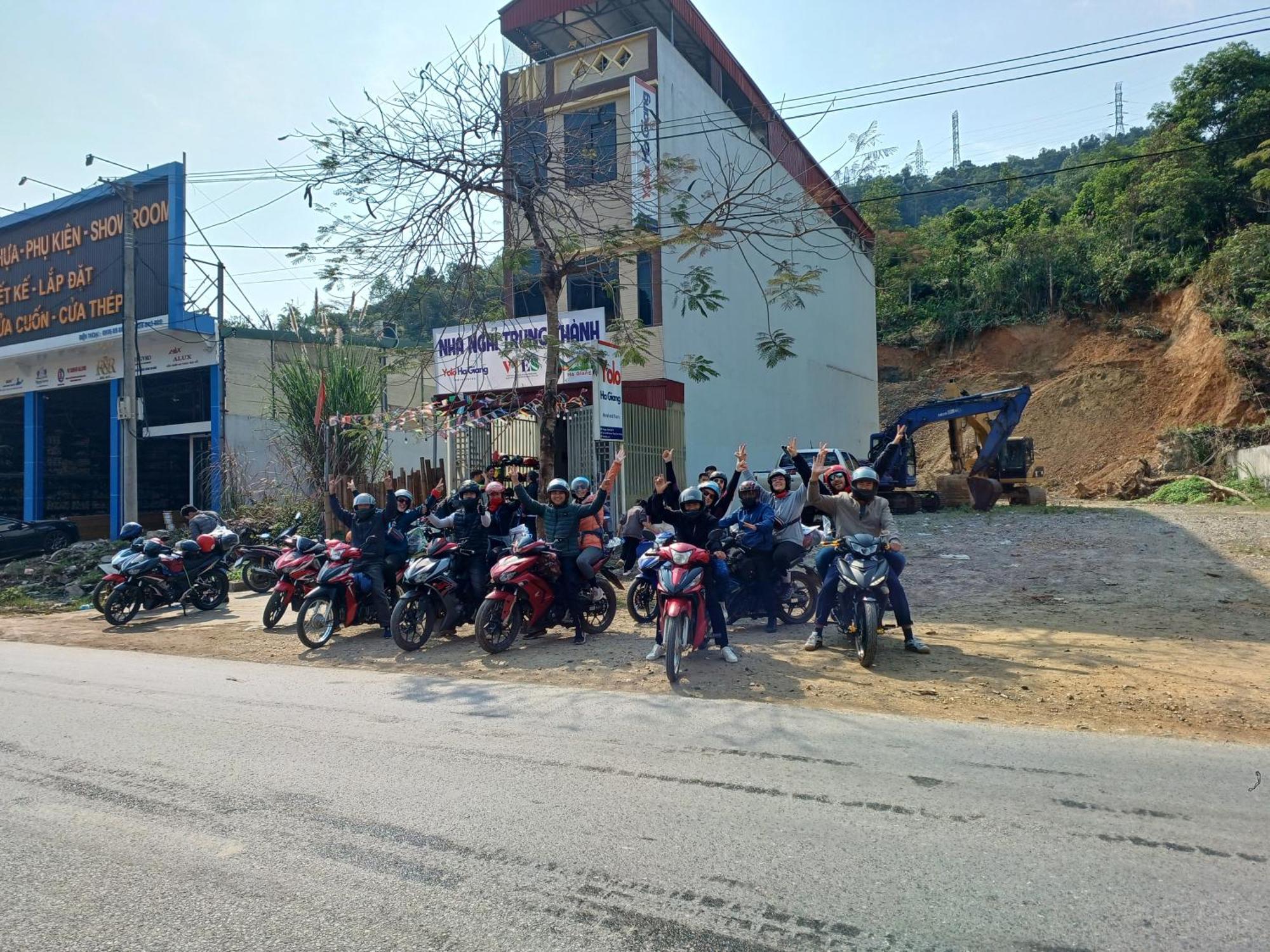Hotel Yolo Ha Giang Adventures, Motorbike And Loop Tours Esterno foto