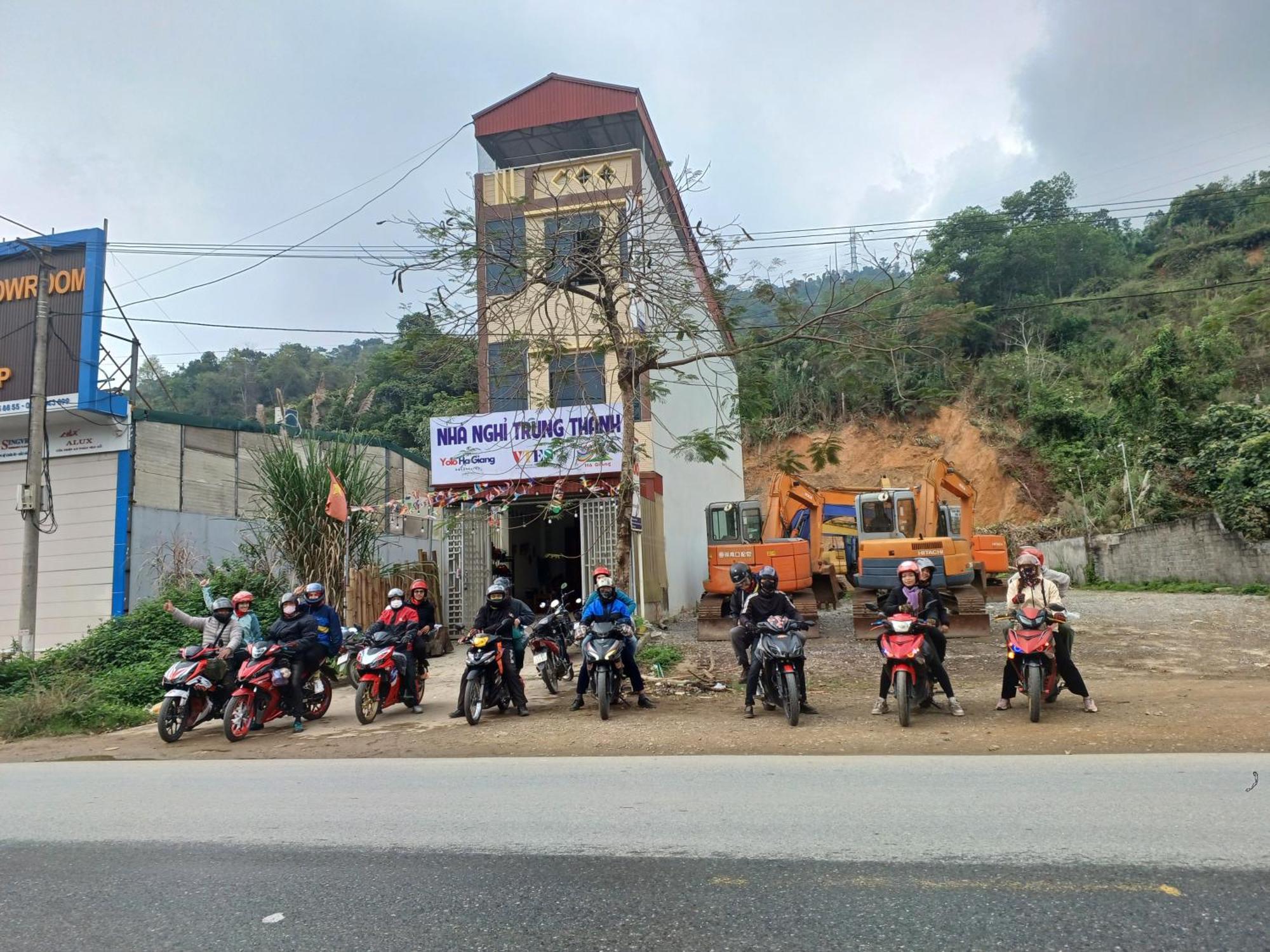 Hotel Yolo Ha Giang Adventures, Motorbike And Loop Tours Esterno foto