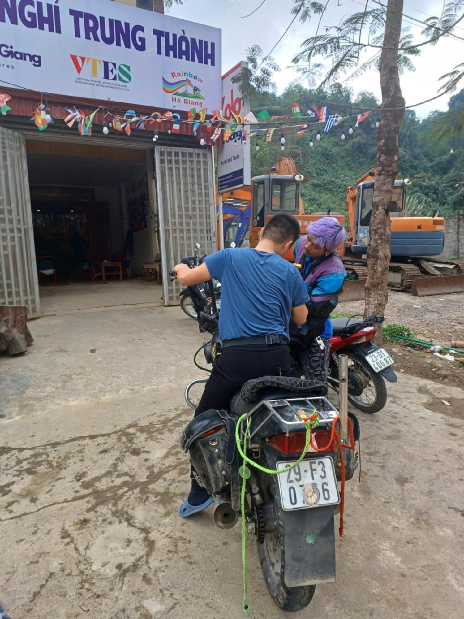 Hotel Yolo Ha Giang Adventures, Motorbike And Loop Tours Esterno foto