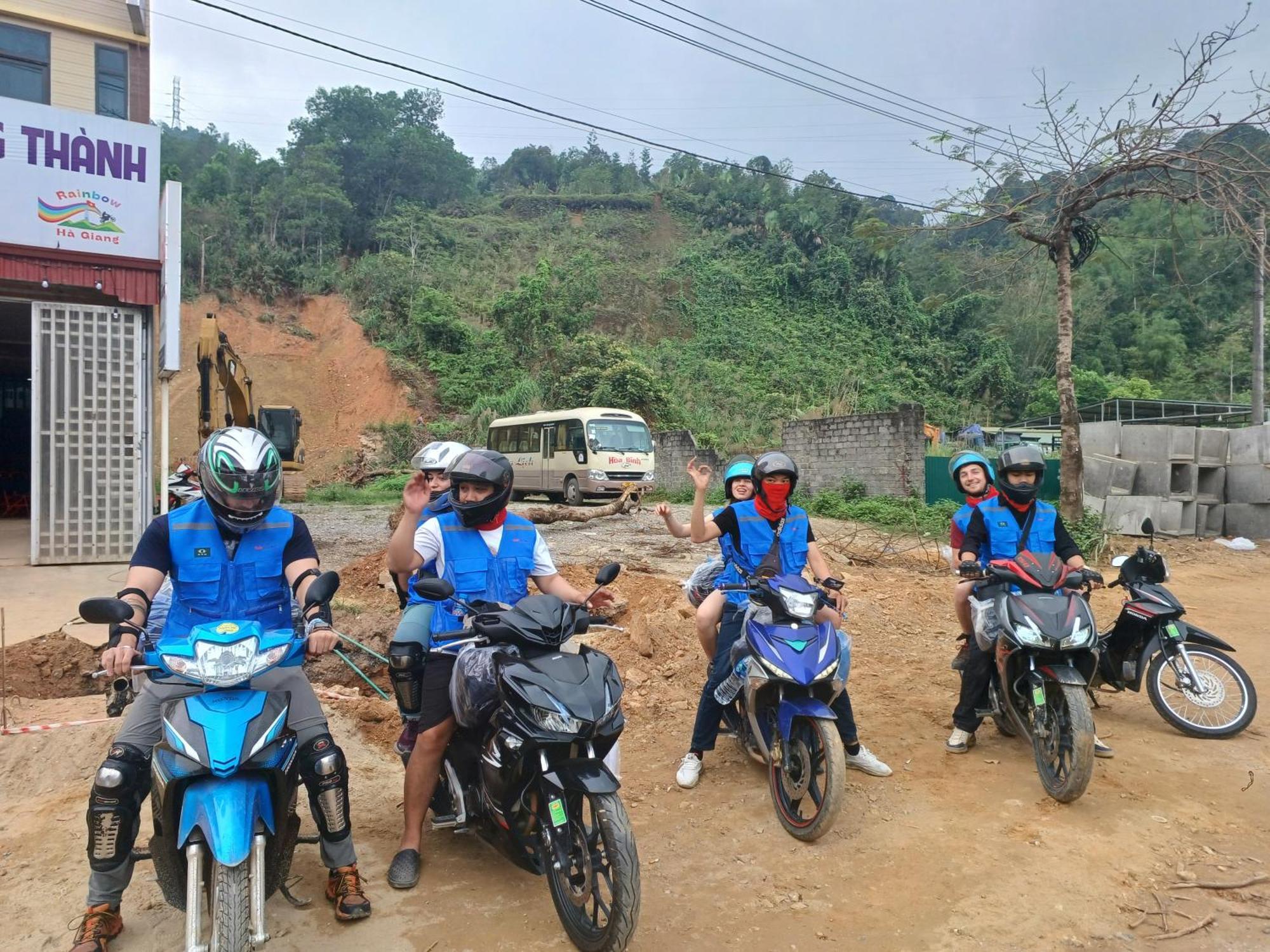 Hotel Yolo Ha Giang Adventures, Motorbike And Loop Tours Esterno foto