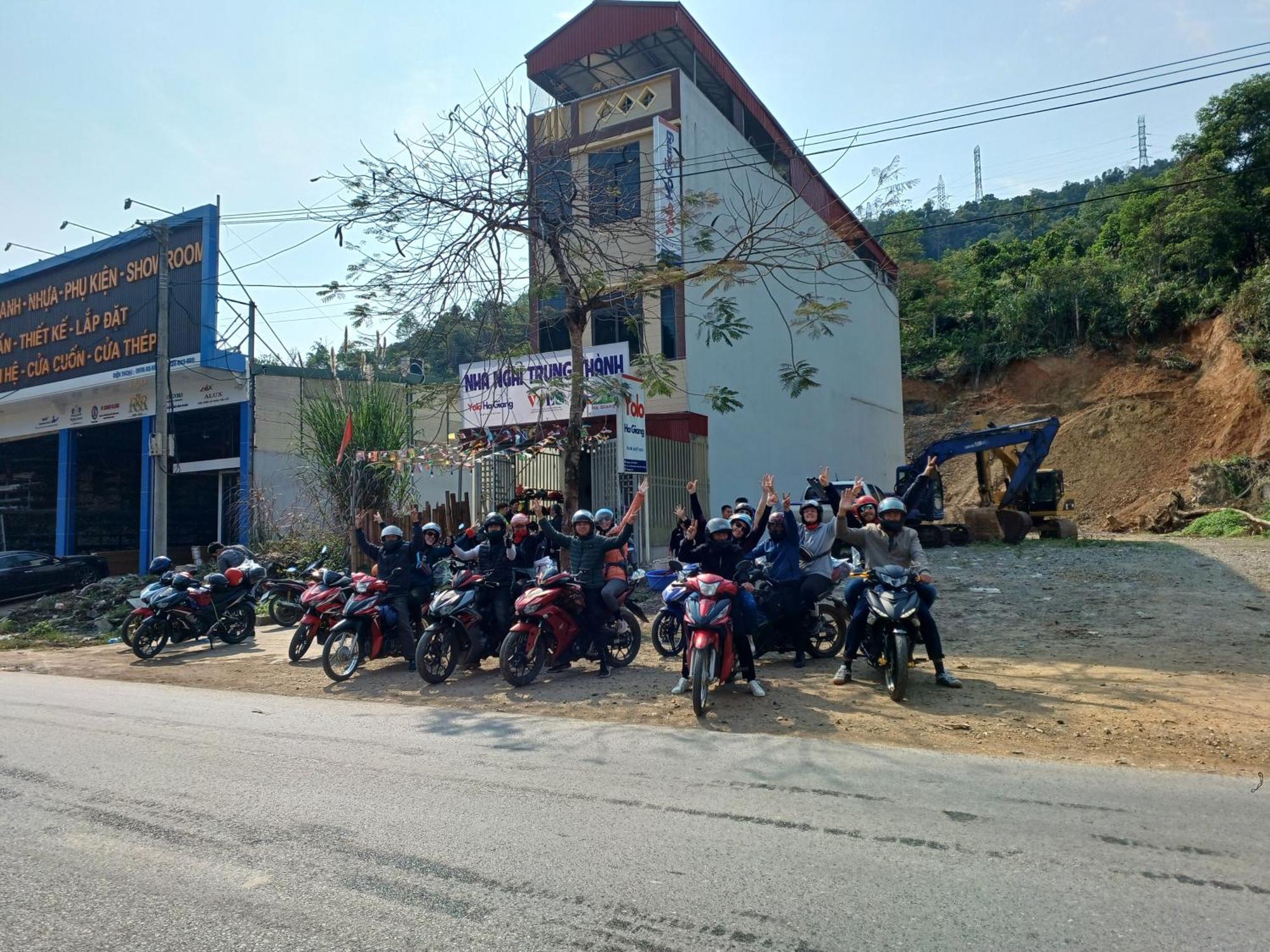 Hotel Yolo Ha Giang Adventures, Motorbike And Loop Tours Esterno foto