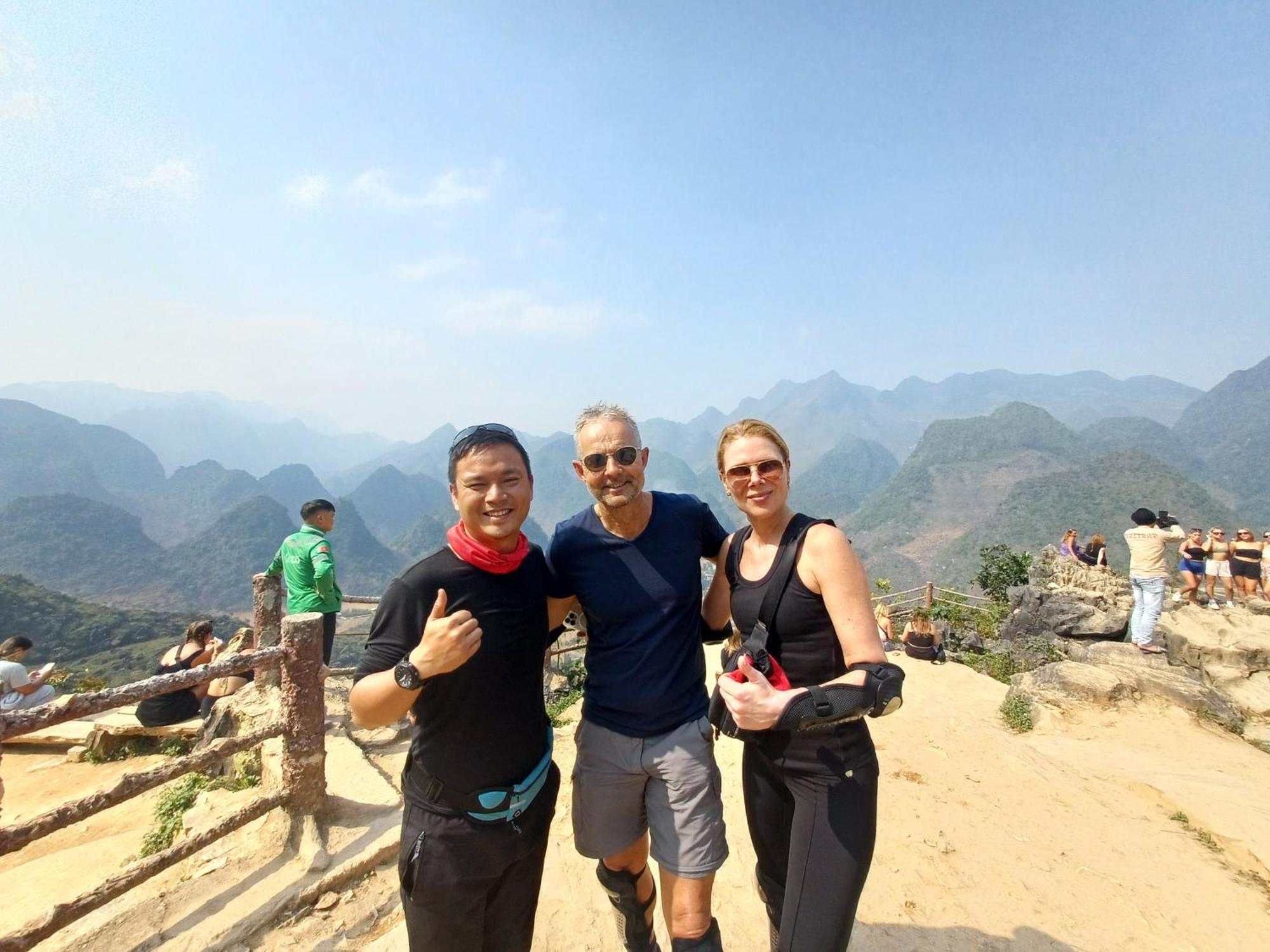 Hotel Yolo Ha Giang Adventures, Motorbike And Loop Tours Esterno foto