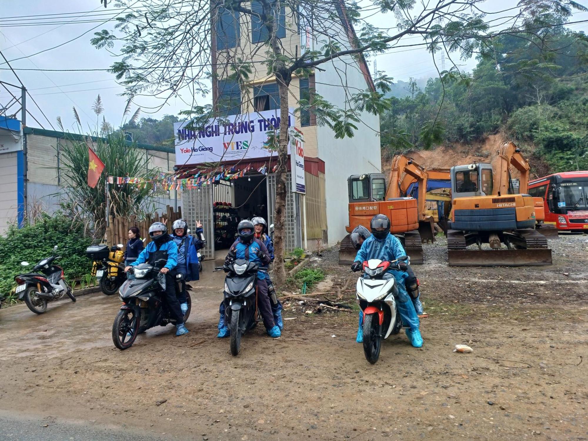 Hotel Yolo Ha Giang Adventures, Motorbike And Loop Tours Esterno foto