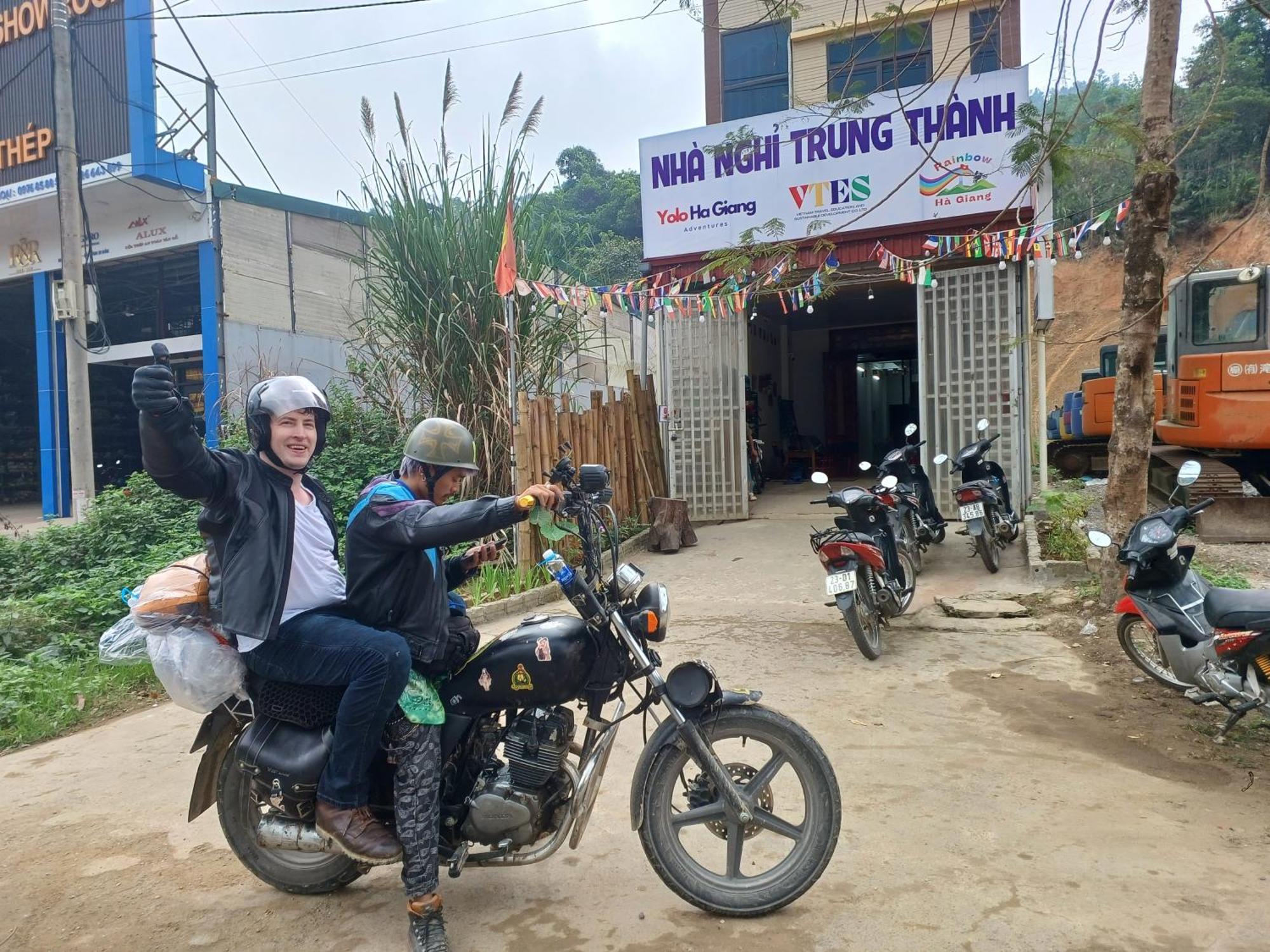 Hotel Yolo Ha Giang Adventures, Motorbike And Loop Tours Esterno foto